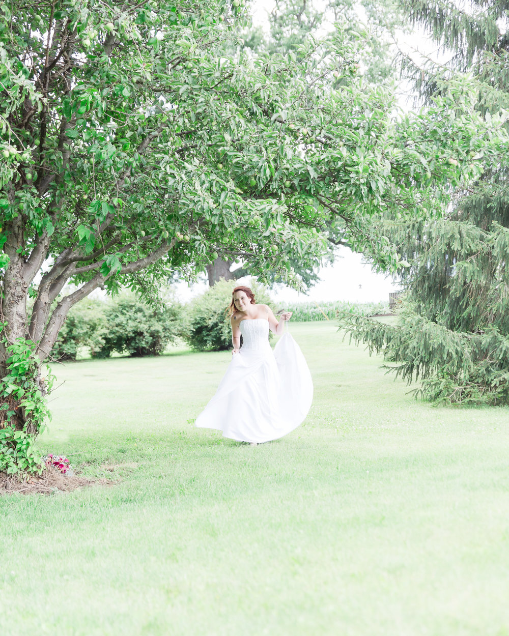 SSP summer wedding| bride| first look| backyard wedding
