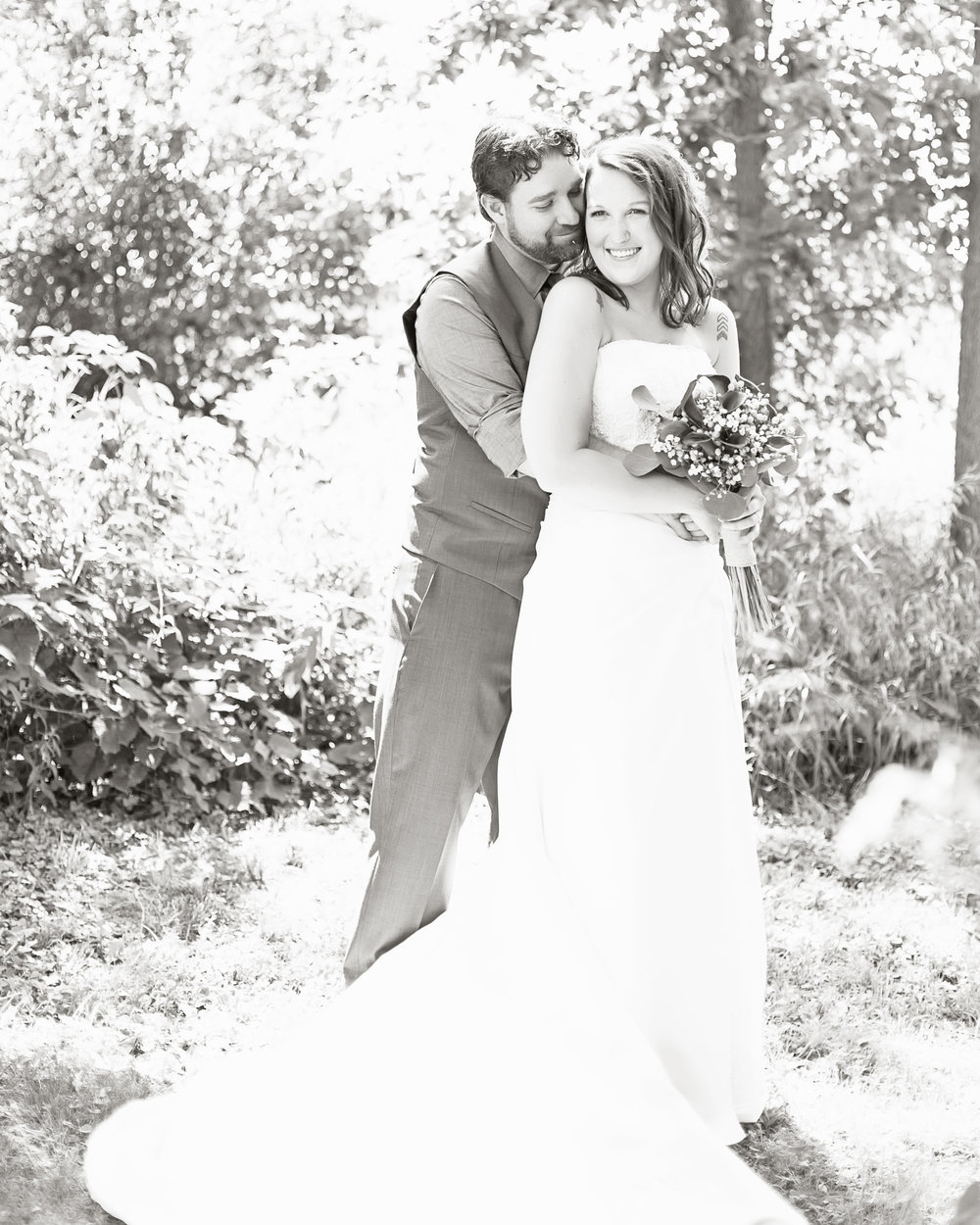 SSP summer wedding| bride and groom| backyard wedding| black and white