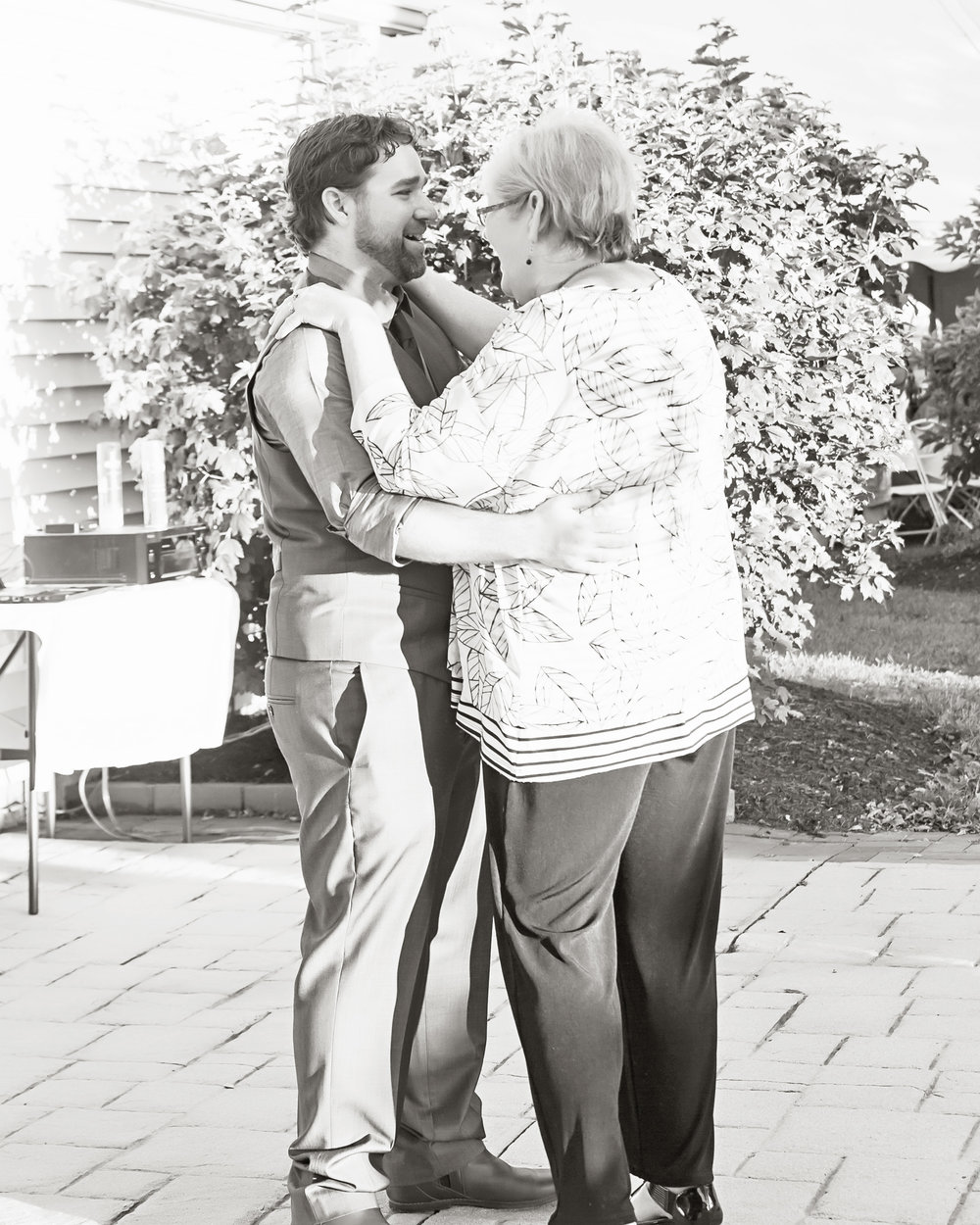 SSP summer wedding|reception|groom and mother| black and white