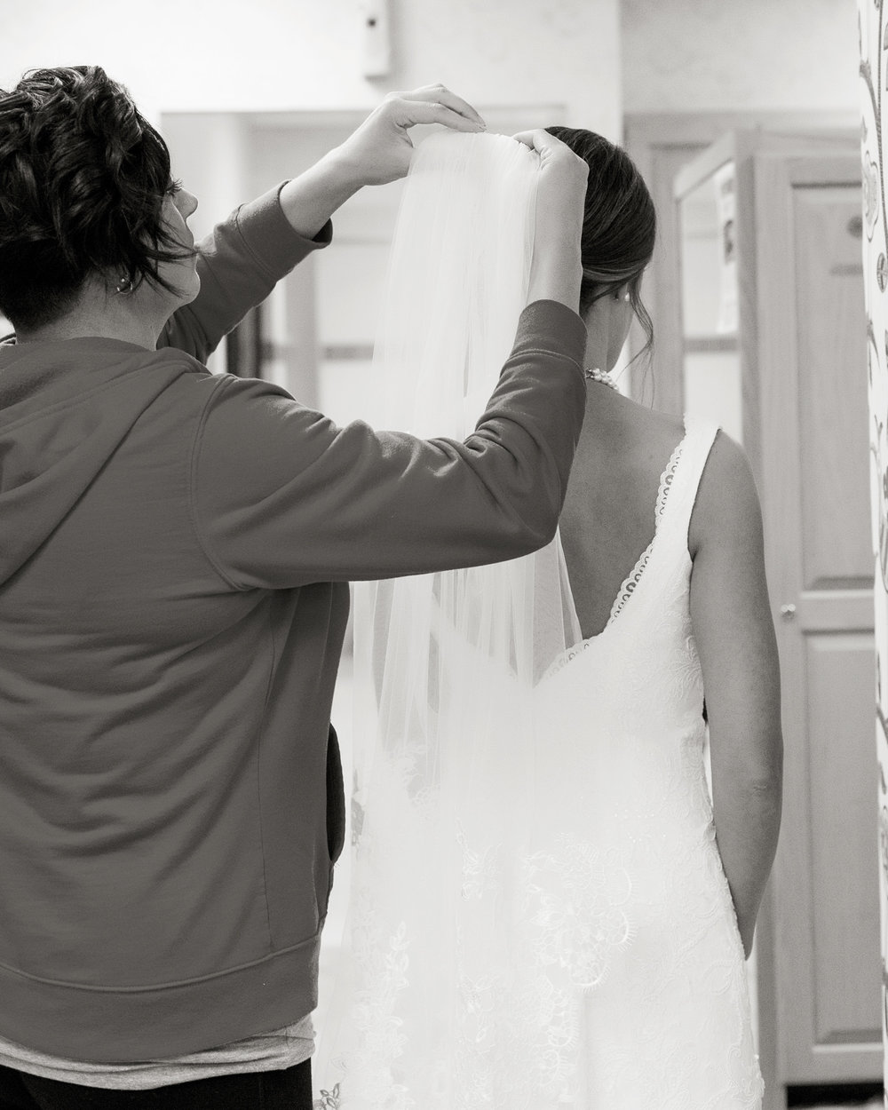 SSP fall wedding| bride| getting ready