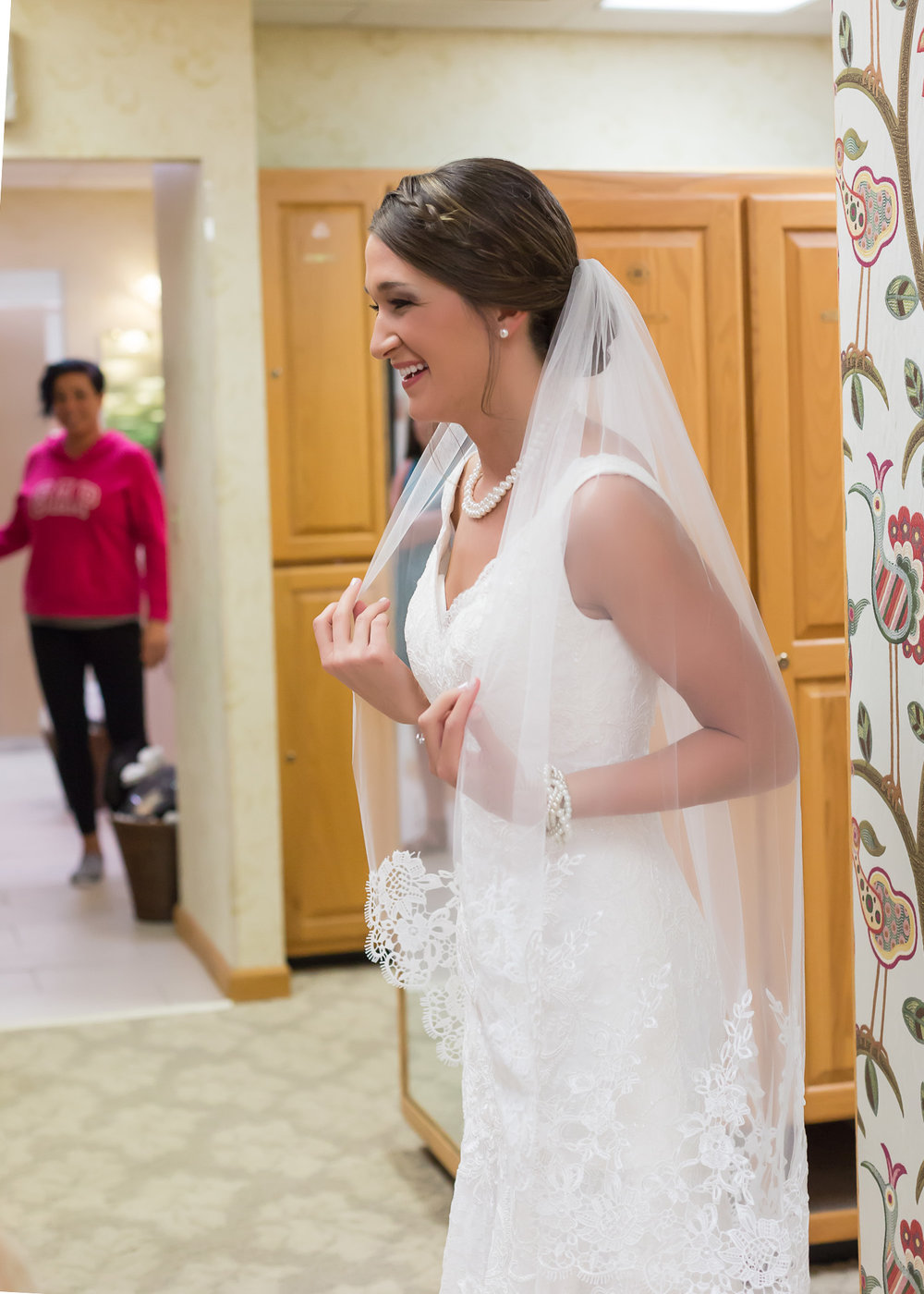 SSP fall wedding| bride| getting ready