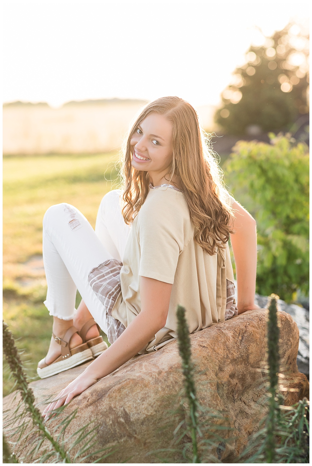 Senior session at White Rock Barn photo by Simply Seeking Photography