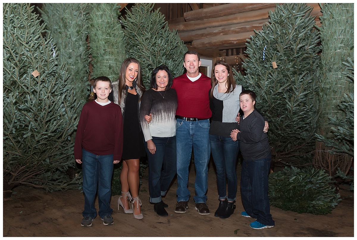 Christmas Mini Session at Stauffer Farms photo by Simply Seeking Photography